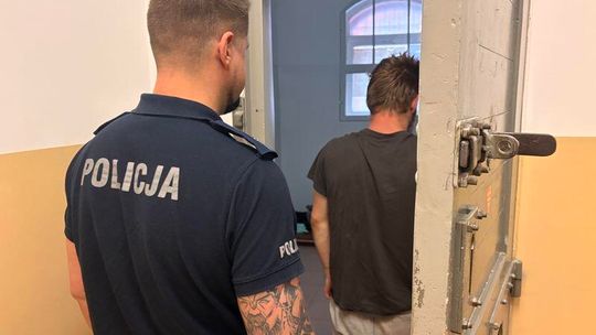 Schował łup w klatce schodowej. 19-latek odpowie za kradzież hulajnogi