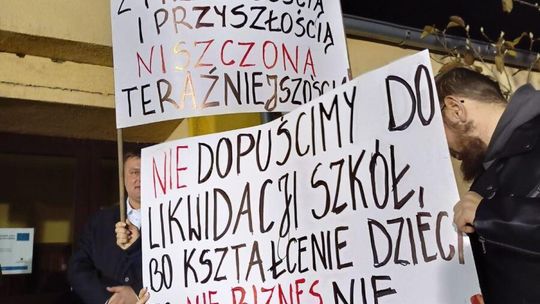 AKTUALIZACJA: Zagrożenie likwidacją większości szkół w gminie Gardeja.  Mieszkańcy jednoczą się w obronie placówek. Czy będzie referendum?