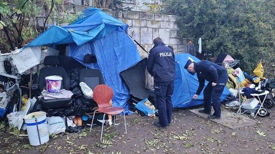 Zima to dla nich najtrudniejszy czas. Policjanci z komendy w Tczewie w całym powiecie sprawdzali koczowiska bezdomnych