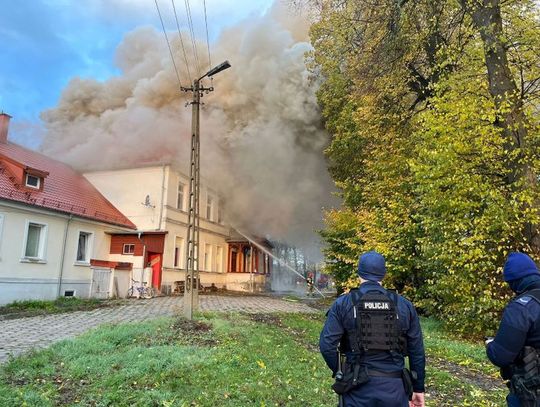 56-letni mężczyzna zginął w pożarze w Cygusach. Wiele rodzin bez dachu nad głową