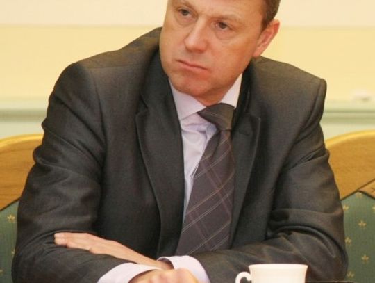 Apele przyniosły skutek? Kładka nadal czynna.