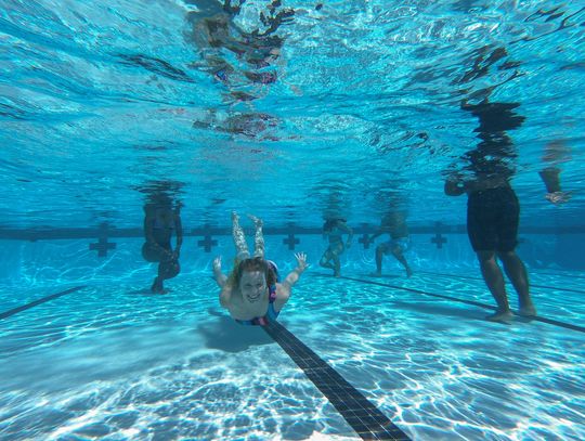 Aqua aerobik – bezpieczny i skuteczny sposób na zdrowie i kondycję dla każdego