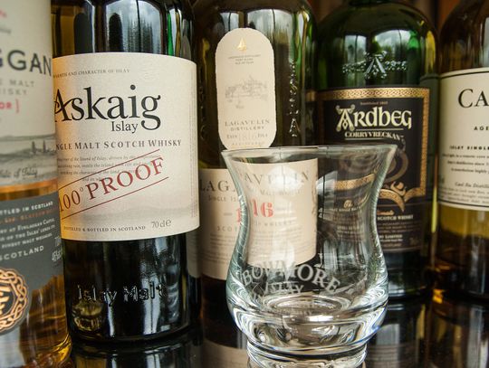 Blended, single malt, a może pure malt whisky? Jakie odmiany są dostępne na rynku?