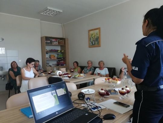 Debata z seniorami w Klubie Seniora w Sadlinkach