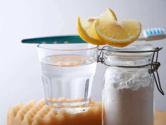 Domowa rewolucja z sodą oczyszczoną: Poznaj niesztampowe triki na ekologiczne sprzątanie i pielęgnację