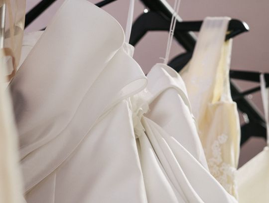 Elegancja i klasyka - suknie ślubne z długim rękawem w nowoczesnym wydaniu
