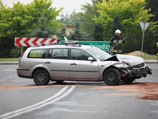 Ford zderzył się z ciężarówką