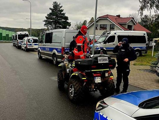 [FOTO] Trwa obława na mordercę dziecka. W akcji ponad 1000 funkcjonariuszy!