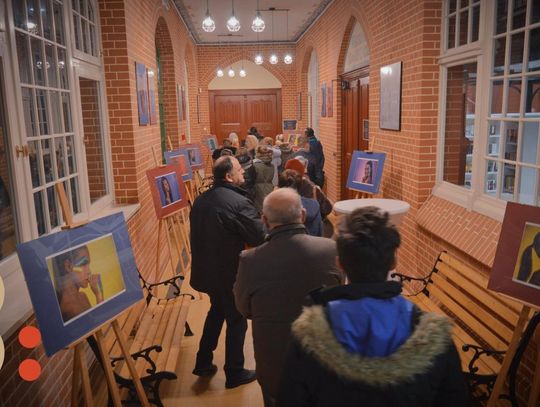 Fotograficzny wernisaż w bibliotece miejsko-powiatowej