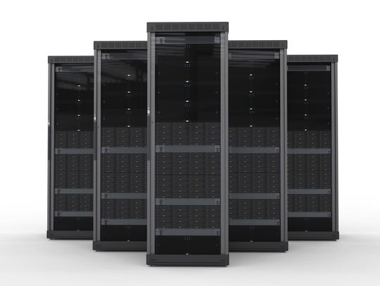 Jak wybrać zasilacz UPS do szafy Rack? Najważniejsze parametry