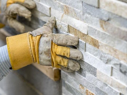 Klej przemysłowy – jakie spoiwa stosują poszczególne branże?