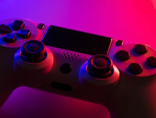 Kluczowe akcesoria dla graczy: przegląd kontrolerów PS4 do 200 zł