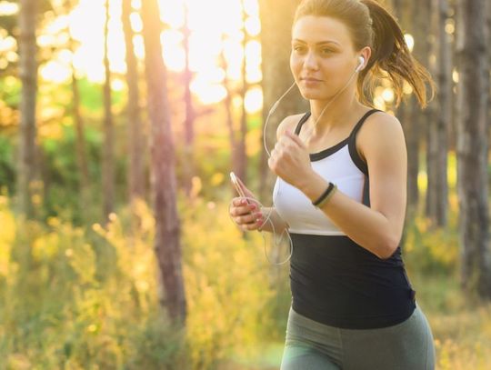 Lato coraz bliżej – jakie sporty są dobre dla serca i o czym warto pamiętać?