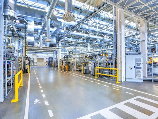 Najczęstsze błędy przy malowaniu i jak ich uniknąć – fabryka farb AKSIL