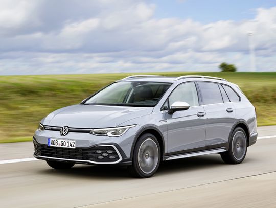 Nowy Golf Alltrack, seryjnie wyposażony w stały napęd  na cztery koła 4MOTION, dostępny do zamawiania 