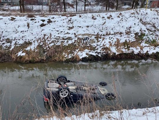 Pijany kierowca wjechał samochodem do rzeki