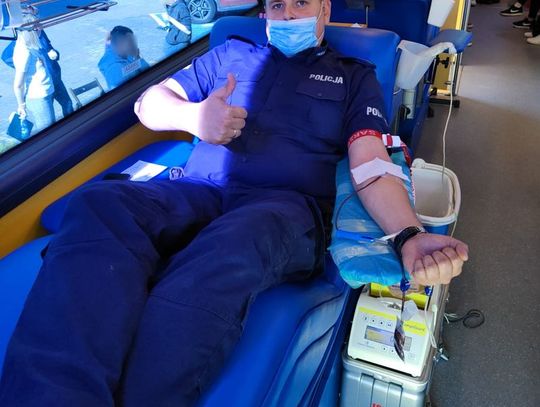 Policjanci z Malborka oddali aż 15 litrów krwi dla ratowania życia rannego policjanta!