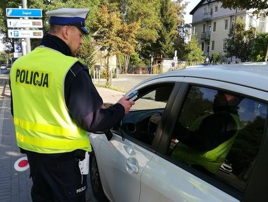 Policjanci zatrzymali nietrzeźwego kierowcę z dożywotnim zakazem prowadzenia pojazdów