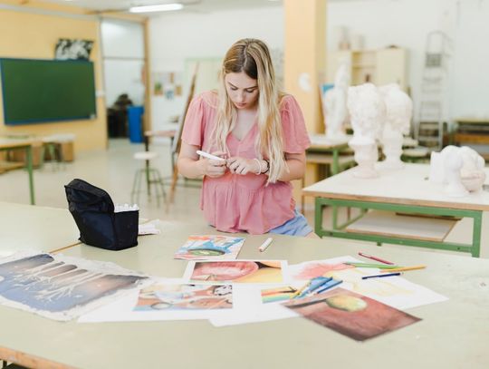 Przyszłość w modzie, czyli jak studia modowe kształtują nowoczesnych projektantów?