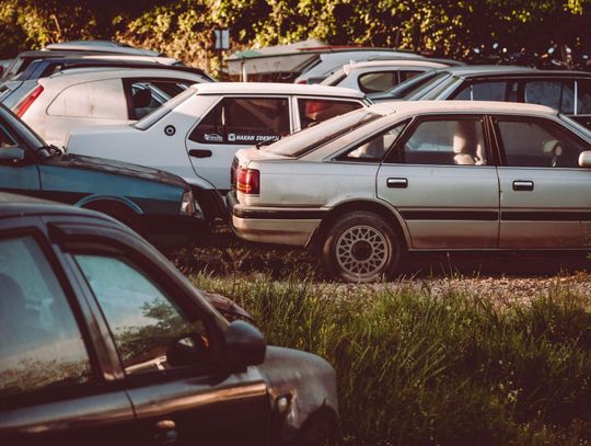 Skup samochodów dostawczych – kiedy warto sprzedać auto firmowe do skupu