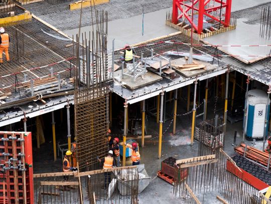 Stabilizacja podłoża gruntu – jak wpływa na bezpieczeństwo inwestycji budowlanych?