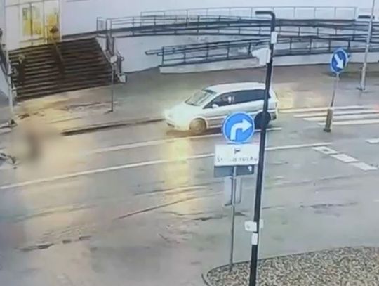 [WIDEO] Opel uderzył w nastolatka na hulajnodze. Interweniowały służby