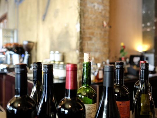 Wino wytrawne i półwytrawne – co zrobić, aby nauczyć się rozróżniać rodzaje wina?