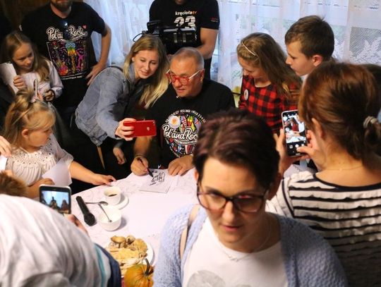 Wracamy do wydarzeń sprzed kilku miesięcy. Jerzy Owsiak w SP Tychnowy