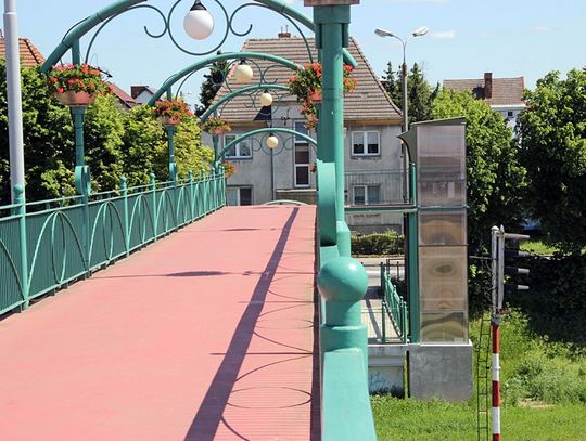 Wzmocnią windy przy kładce