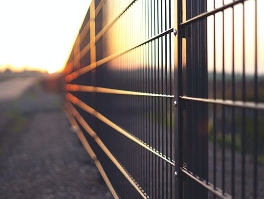 Zalety Ogrodzeń Aluminiowych – Dlaczego Warto Wybrać je z Oferty Sklepu Europłot?