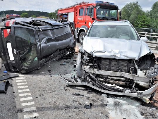 Zderzenie trzech samochodów na drodze Kwidzyn - Opalenie. Policja apeluje o rozwagę na drodze