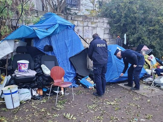 Zima to dla nich najtrudniejszy czas. Policjanci z komendy w Tczewie w całym powiecie sprawdzali koczowiska bezdomnych