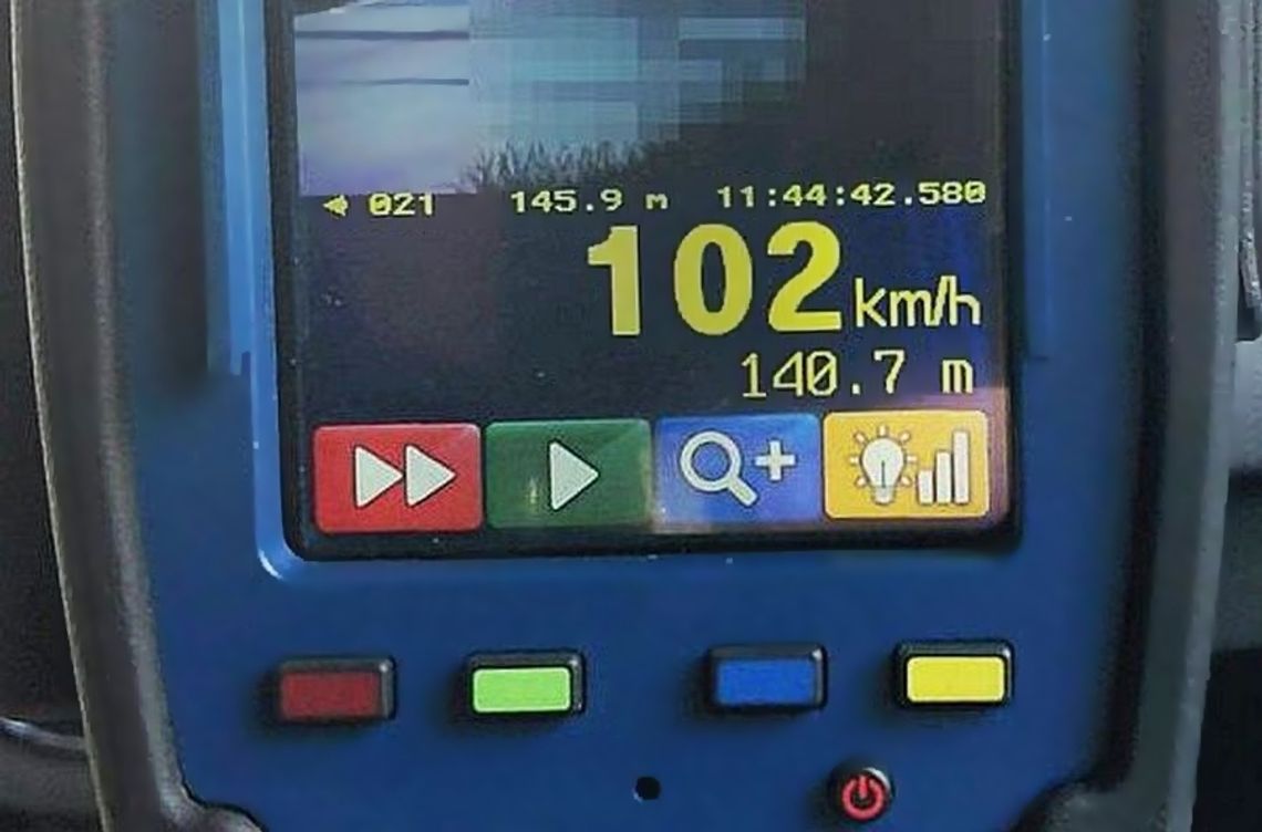 102 km/h na trasie z ograniczeniem do 40 km/h !!