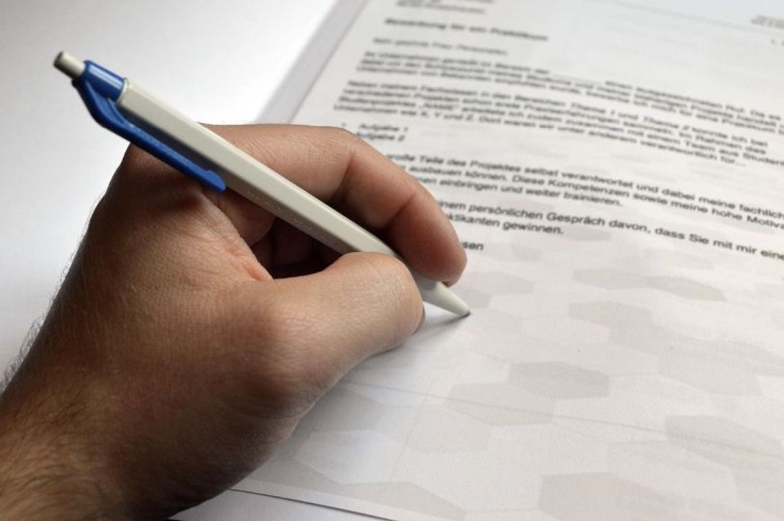13 sierpnia 2025 r. - Ważny dzień w kalendarzu. Międzynarodowy Dzień Osób Leworęcznych
