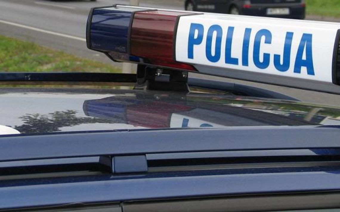 Dziewczynka wjechała rowerem pod koła samochodu Dziewczynka wjechała rowerem pod koła samochodu