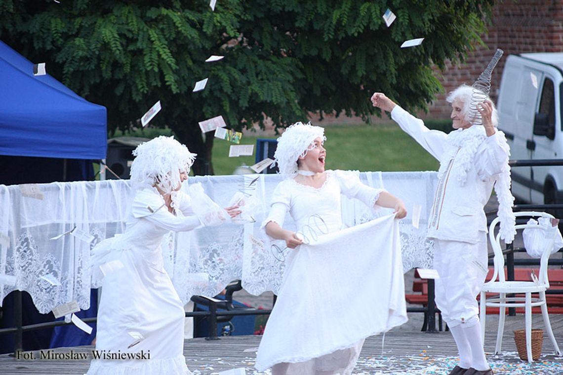 Festiwal teatralny z domieszką różu