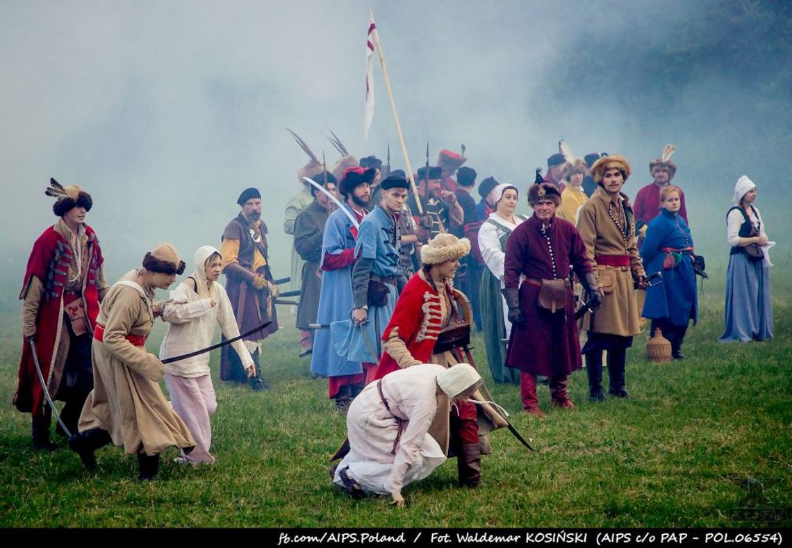 GALERIA ZDJĘĆ XXII Festiwalu Historycznego VIVAT VASA. Bitwa, pokaz łucznictwa konnego i wieczorny marsz z pochodniami!