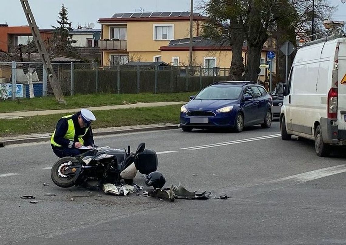 Zderzenie osobowego volvo z motorowerem. Przyczyna - nieustąpienie pierwszeństwa