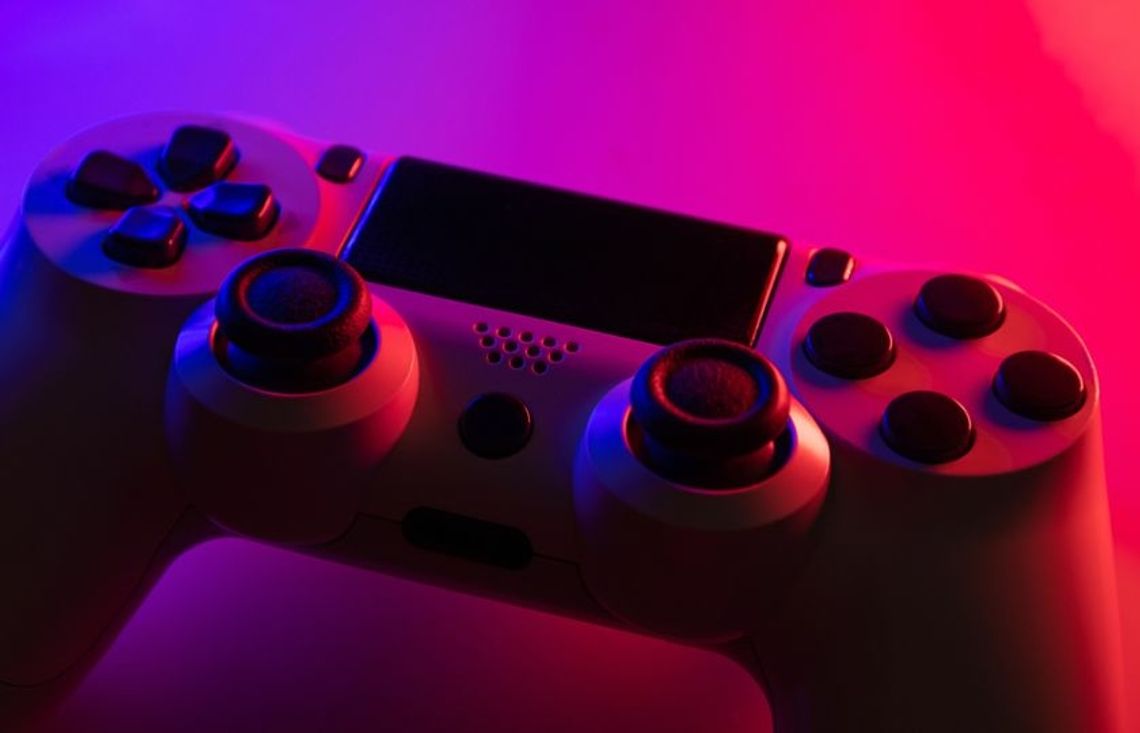 Kluczowe akcesoria dla graczy: przegląd kontrolerów PS4 do 200 zł