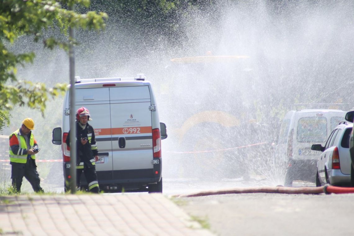 Koparka uszkodziła gazociąg. Strażacy ewakuowali 24 mieszkańców.
