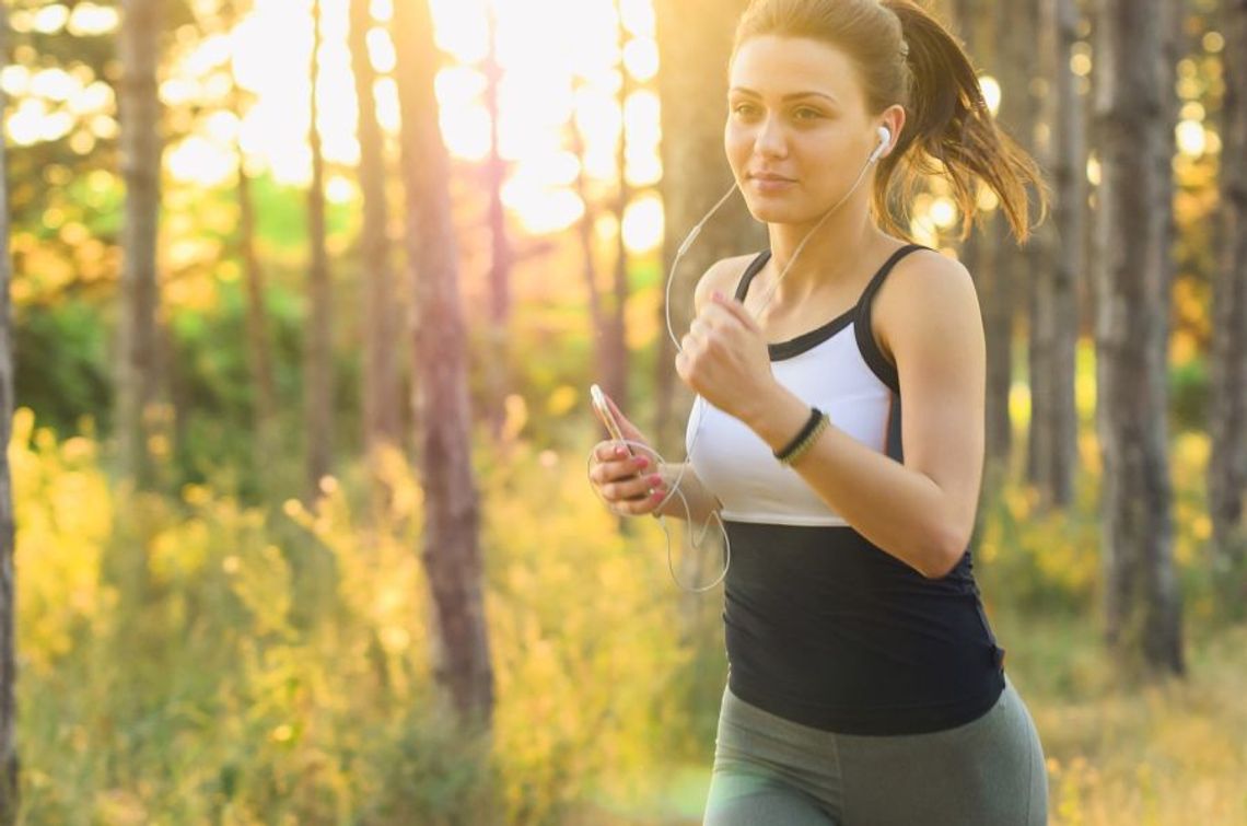 Lato coraz bliżej – jakie sporty są dobre dla serca i o czym warto pamiętać?