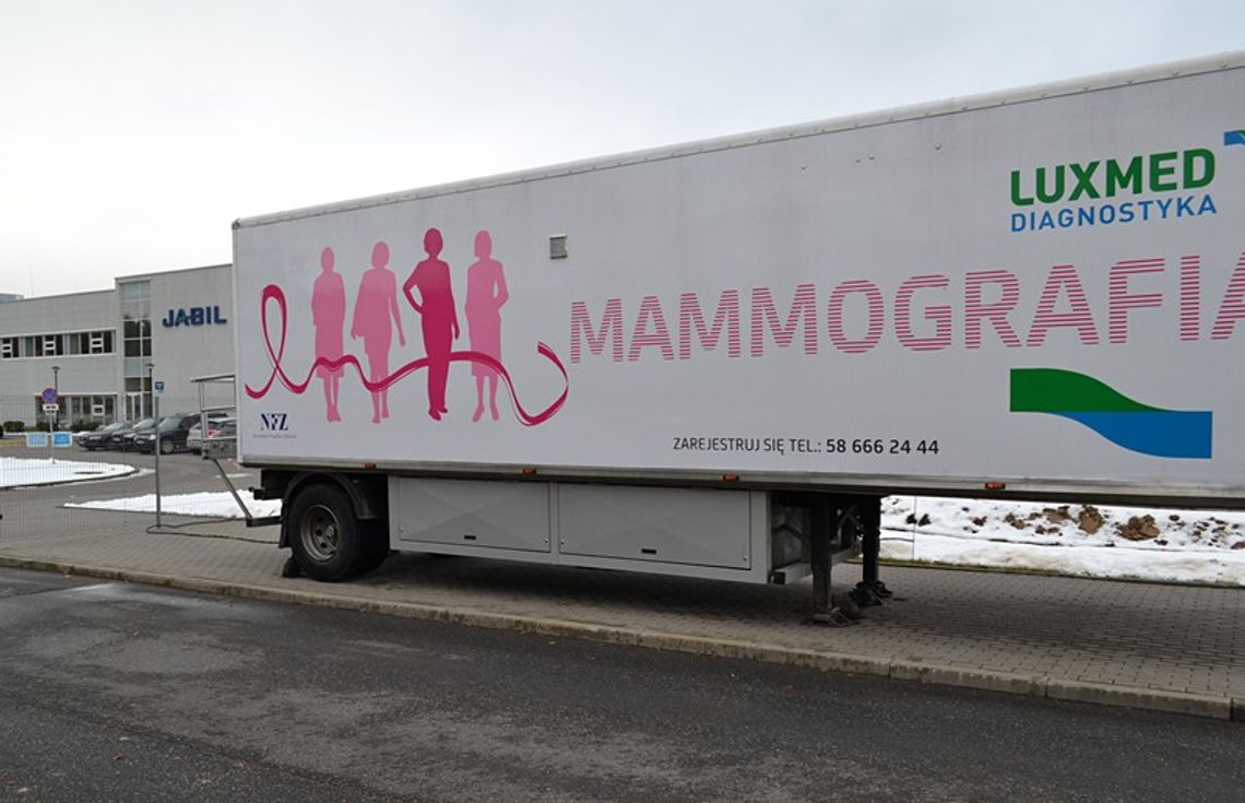 Mammobus stanął przed fabryką Jabil