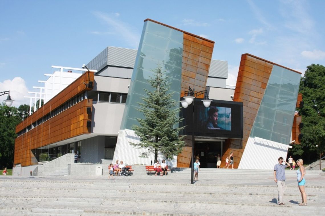 Nowy teatr jakby zardzewiały Nowy teatr jakby zardzewiały