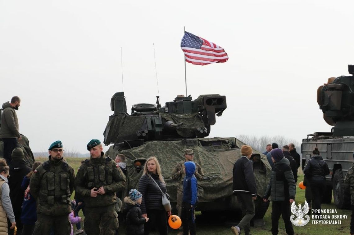 Pokaz wojsk sojuszniczych NATO na pikniku militarnym w Gniewie