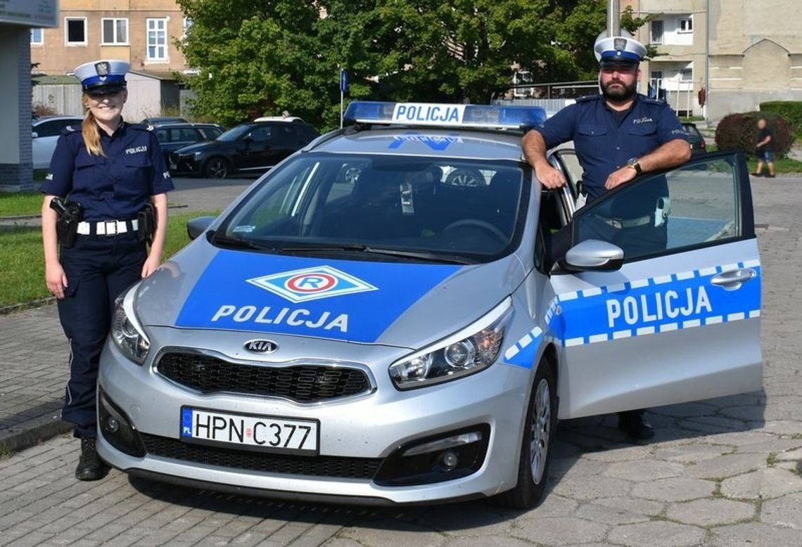 Policjanci z Malborku pilotowali kobietę kierującą Volkswagenem w sytuacji nadzwyczajnej. Udzielili pomocy rodzącej Córce