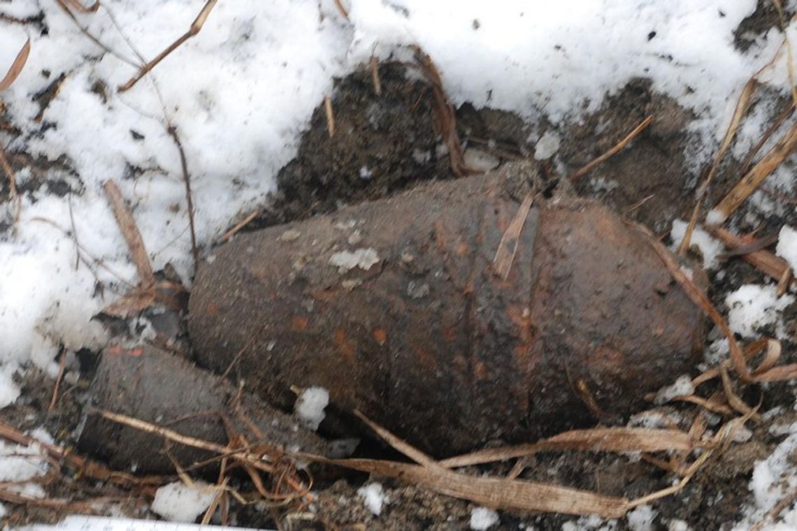 Rolnik wyorał głowicę z zapalnikiem od pocisku moździerzowego, Rolnik wyorał głowicę z zapalnikiem od pocisku moździerzowego,