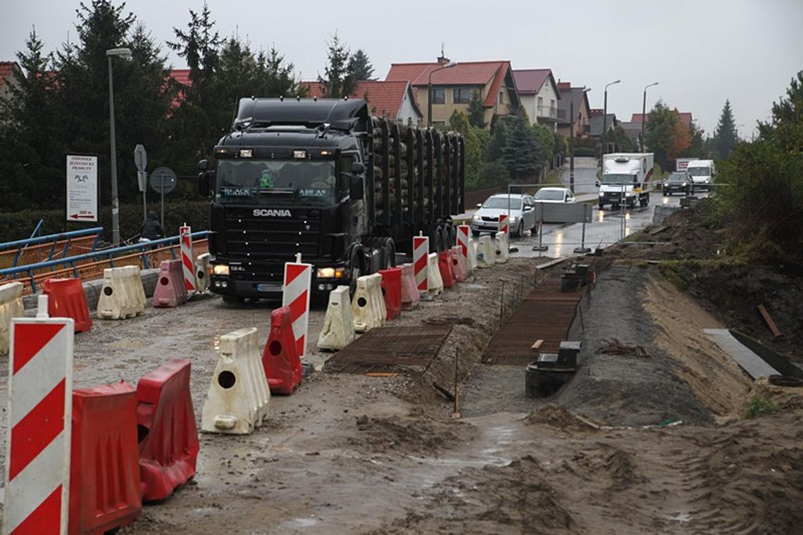 Ruch wahadłowy na moście nad Liwą Ruch wahadłowy na moście nad Liwą