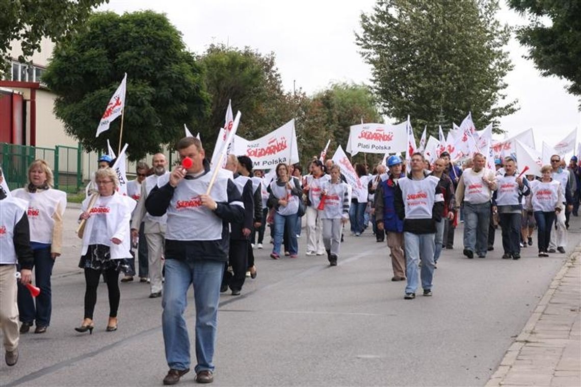 „Solidarność” protestuje przed fabryką Plati