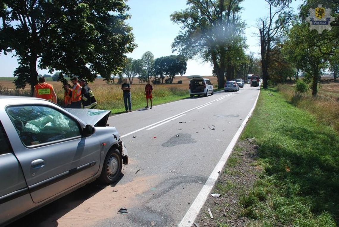 Wypadek dwóch samochodów i rowerzysty Wypadek dwóch samochodów i rowerzysty