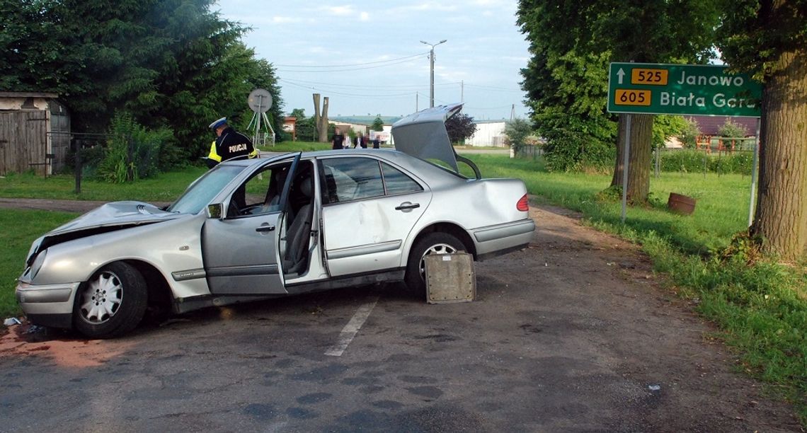 Wypadek w Jarzębinie - trzy osoby trafiły do szpitala